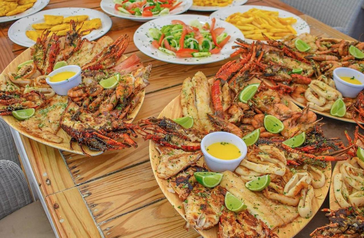 Los Corales Villas And Suites - Beach Club, Spa, Restaurants Пунта Кана Екстериор снимка